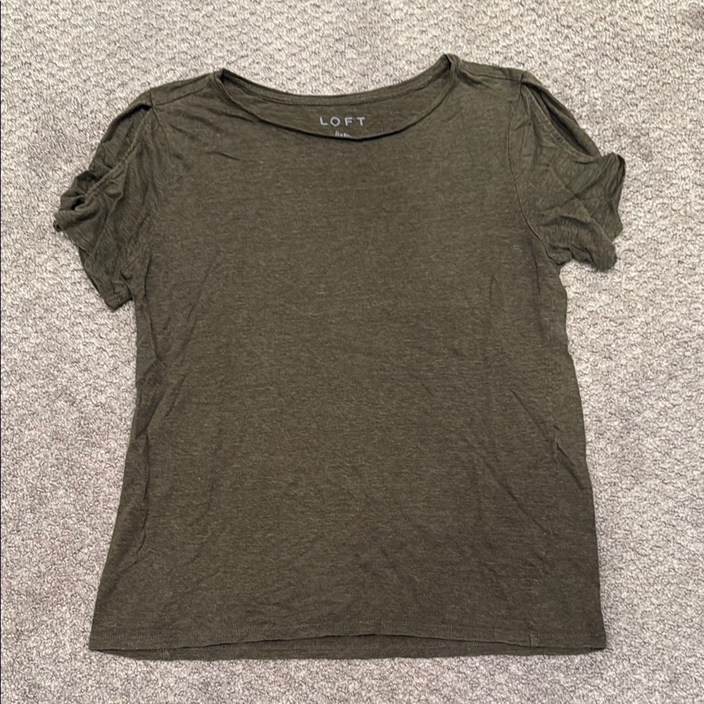 LOFT - 100% Linen Fitted Olive Short Sleeve Tee with Peekaboo Sleeves